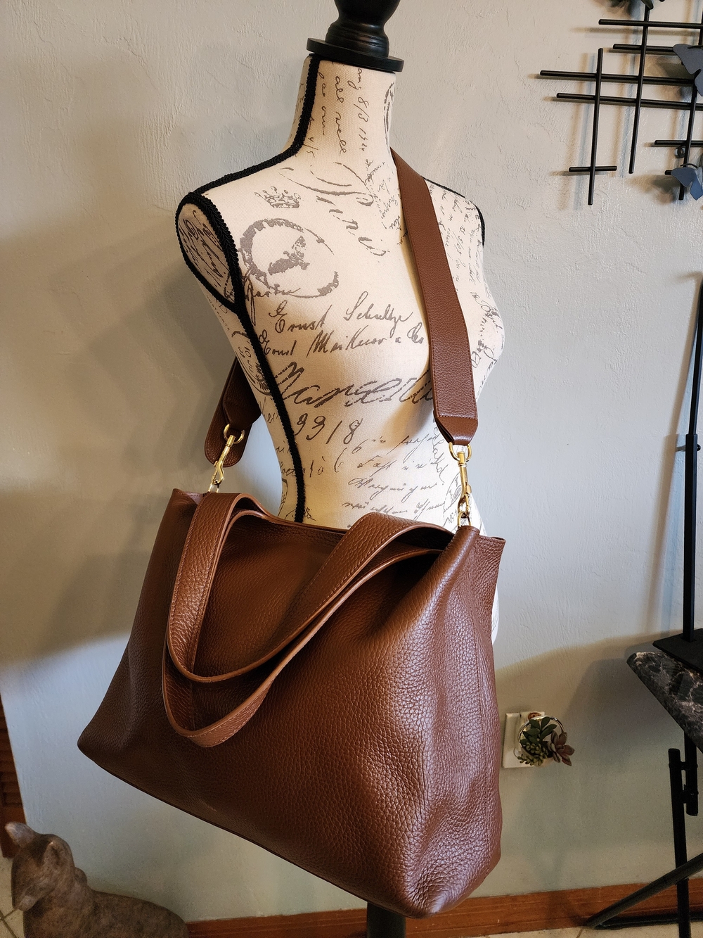 Cuyana 16 Inch System Tote Bag In Dark Chestnut With Adjustable Strap - Picture 16 of 16